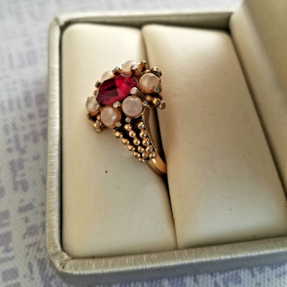Vintage 1973 "ROSEGLOW" Avon Ring - Picture 2 of 4